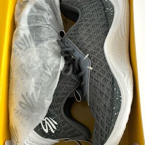 Under Armour Curry 7 color grey Size 11 in box!